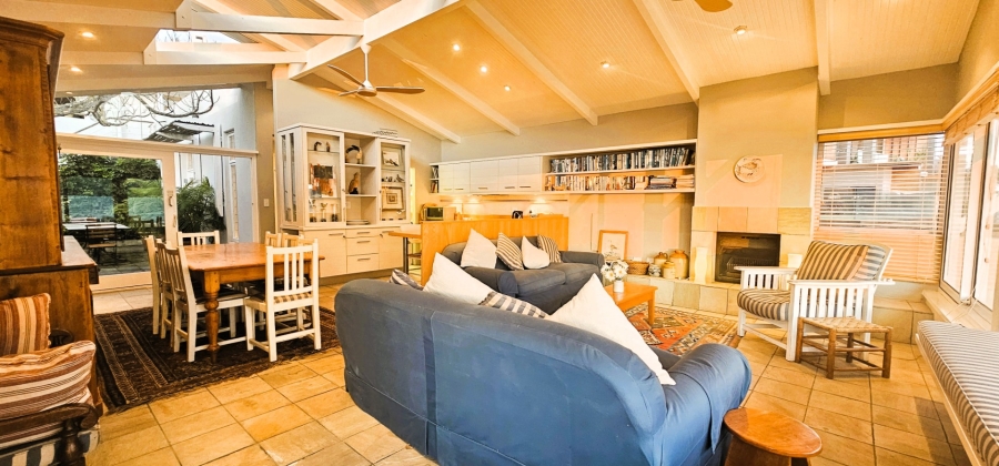 3 Bedroom Property for Sale in Middedorp Western Cape